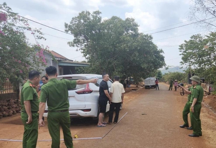 Giải cứu người đàn ông bị bắt cóc lên ô tô