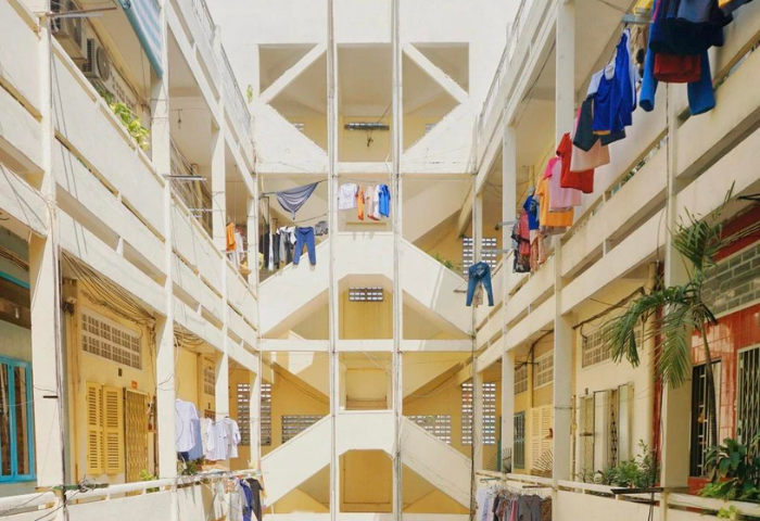Điểm nhấn cầu thang chữ X của căn chung cư trong phim “Mai”