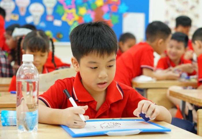 Quá tải tuyển sinh đầu cấp, nội thành Hà Nội vẫn “khát” học sinh