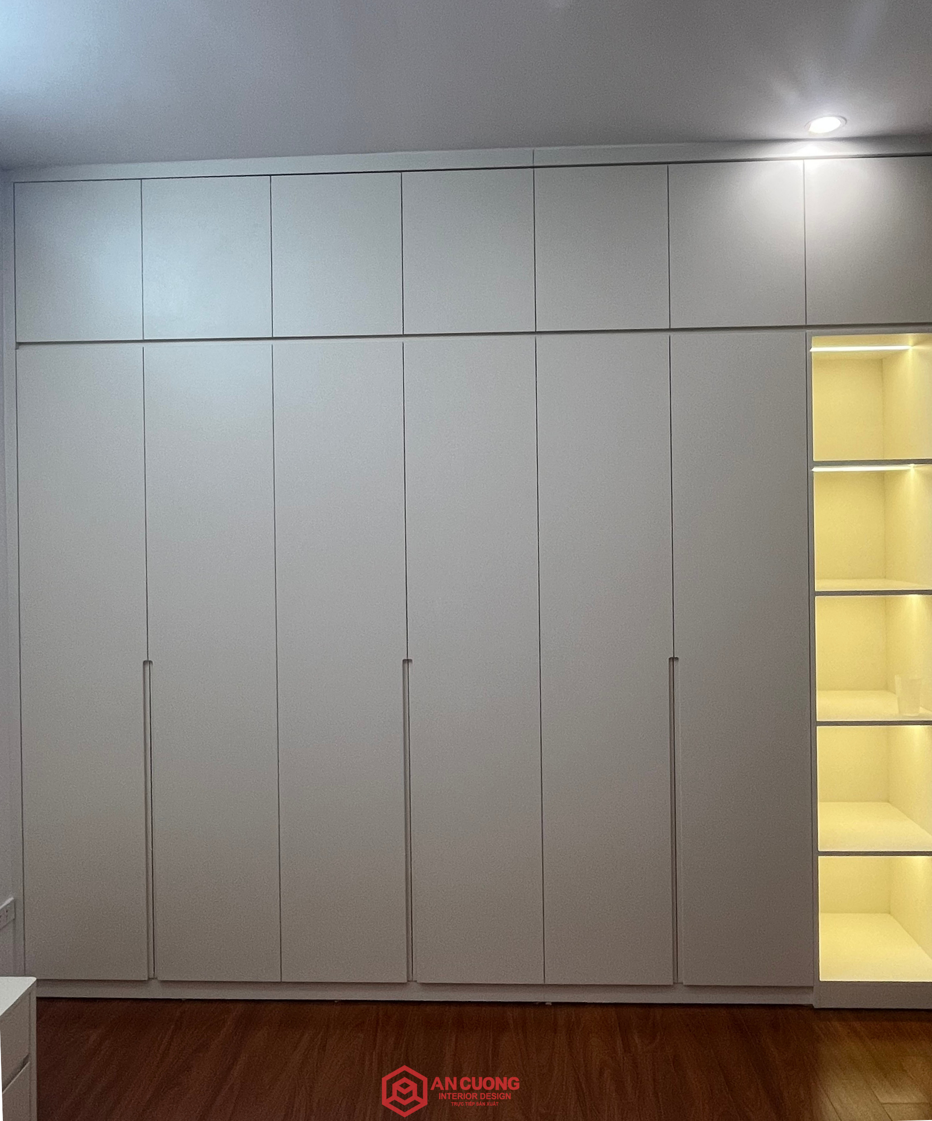 Phòng ngủ có tủ âm tường