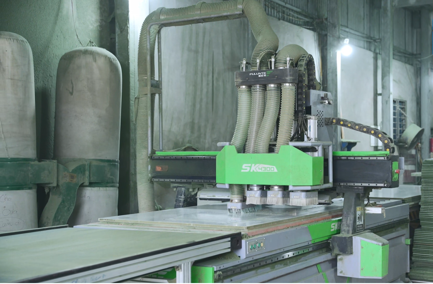 Máy CNC tại xưởng sản xuất nội thất gỗ công nghiệp An Cường